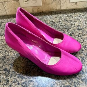 Bouquets Hot Pink Satin Wedge Pumps Round Toe Leather Sole Womens 7M
